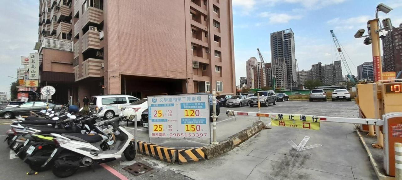 花的家 高鐵左營站前2號出口高鐵路步行3分鐘 最多6位可入住 3間卧房 月租長租 Καοσιούνγκ Εξωτερικό φωτογραφία